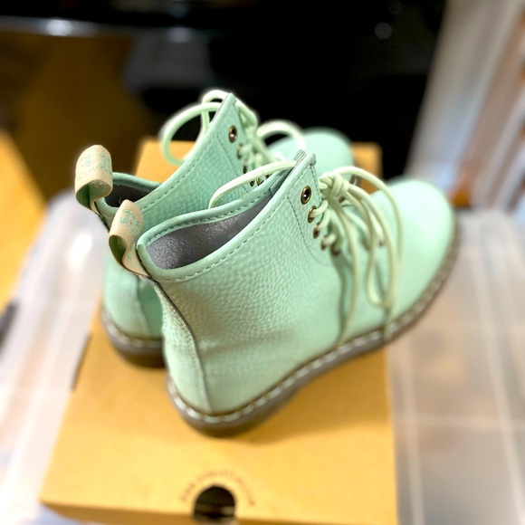 RARE MINT Dr Martens 8-eye Boots - Picture 5 of 5